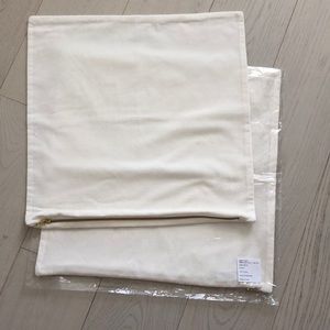 Set of 2 NWT Frontgate Leighton Velvet Decorative Pillow Cover- Ivory 20” square